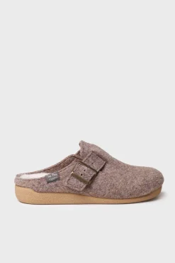 Chinelo feminino estilo tamanco em feltro
