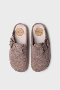 Chinelo feminino estilo tamanco em feltro
