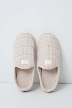 Chinelos de quarto com sola acolchoada bege
