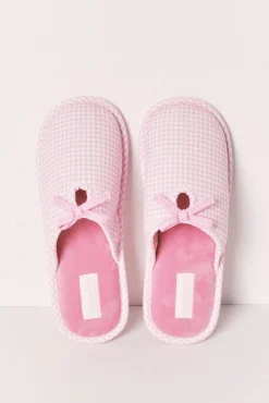 Chinelos de quarto estampado vichy com laço rosa