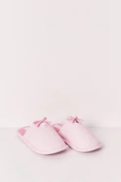 Chinelos de quarto estampado vichy com laço rosa