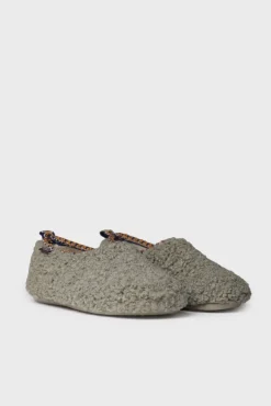 Chinelo tipo babucha em borrego