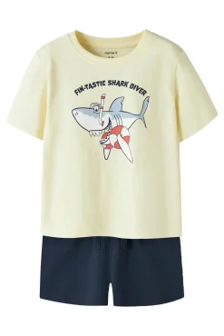 Conjunto de T-shirt e bermuda