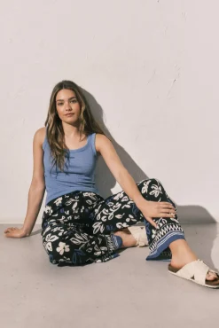 Conjunto de calça e t-shirt