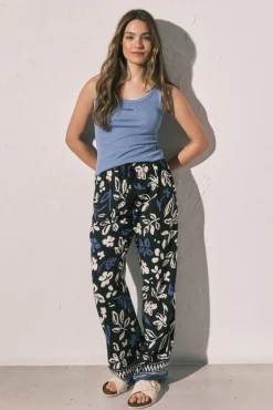 Conjunto de calça e t-shirt