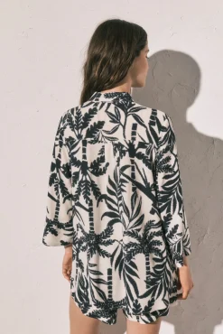 Conjunto de camisa e calções estampados