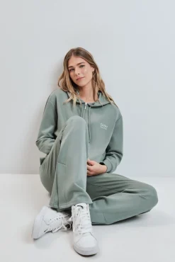 Conjunto de casaco, t-shirt e calças