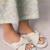 Conjunto de chinelos e pijama