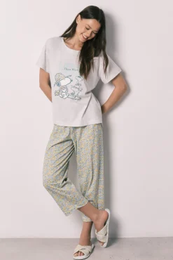 Conjunto de chinelos e pijama