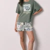 Conjunto de chinelos e pijama