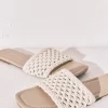 Conjunto de pijama e sandálias