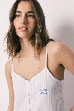 Conjunto de sandálias e pijama
