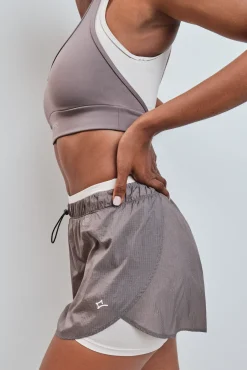 Conjunto de soutien e calções