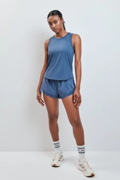 Conjunto de t-shirt e calções