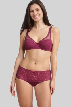 Cueca alta em renda floral acetinada