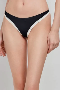 Cueca biquíni brasileira preta
