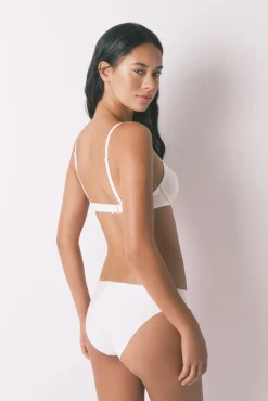 Cueca brancas clássica de corte limpo