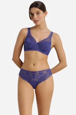 Cueca clássica com renda