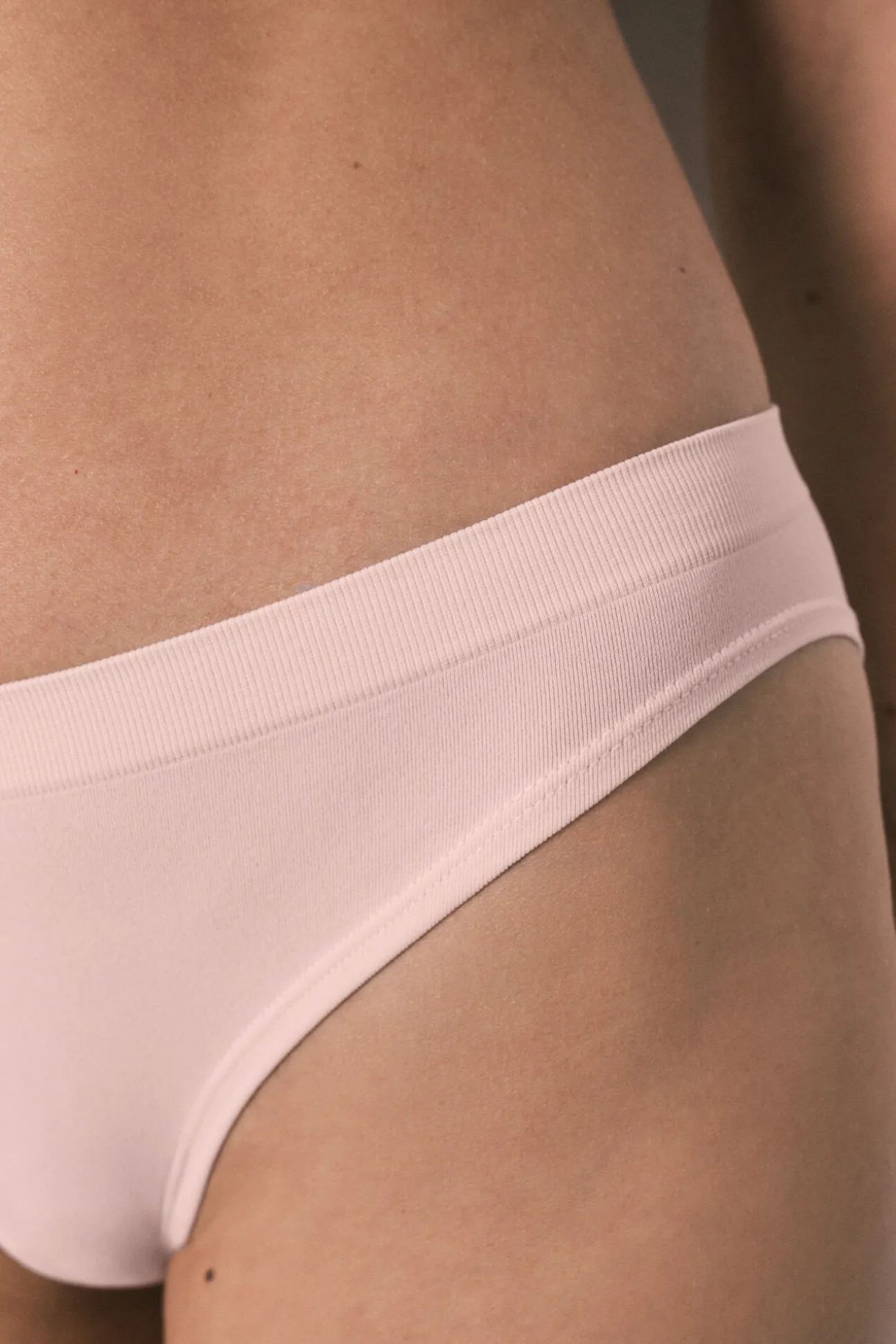 Cueca clássica em microfibra corte V rosa