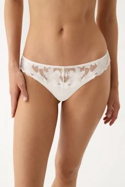 Cueca clássica em renda branca