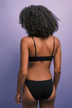 Cueca clássica seamless canelada preta