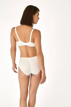 Cueca culotte cintura alta em renda floral
