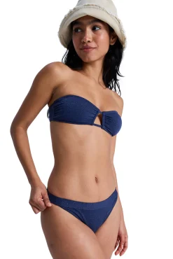 Cueca de biquíni brasileira com brilho