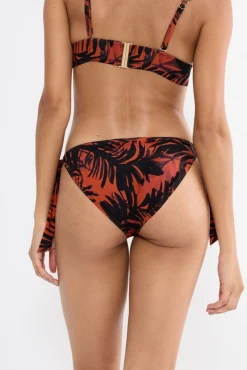 Cueca de biquíni brasileira com laços tropical