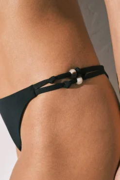 Cueca de biquíni brasileira de tiras preta