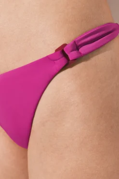 Cueca de biquíni brasileira efeito U magenta