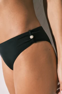 Cueca de biquíni clássica com franzido preta
