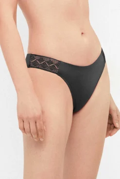 Cueca de biquíni de renda nas laterais