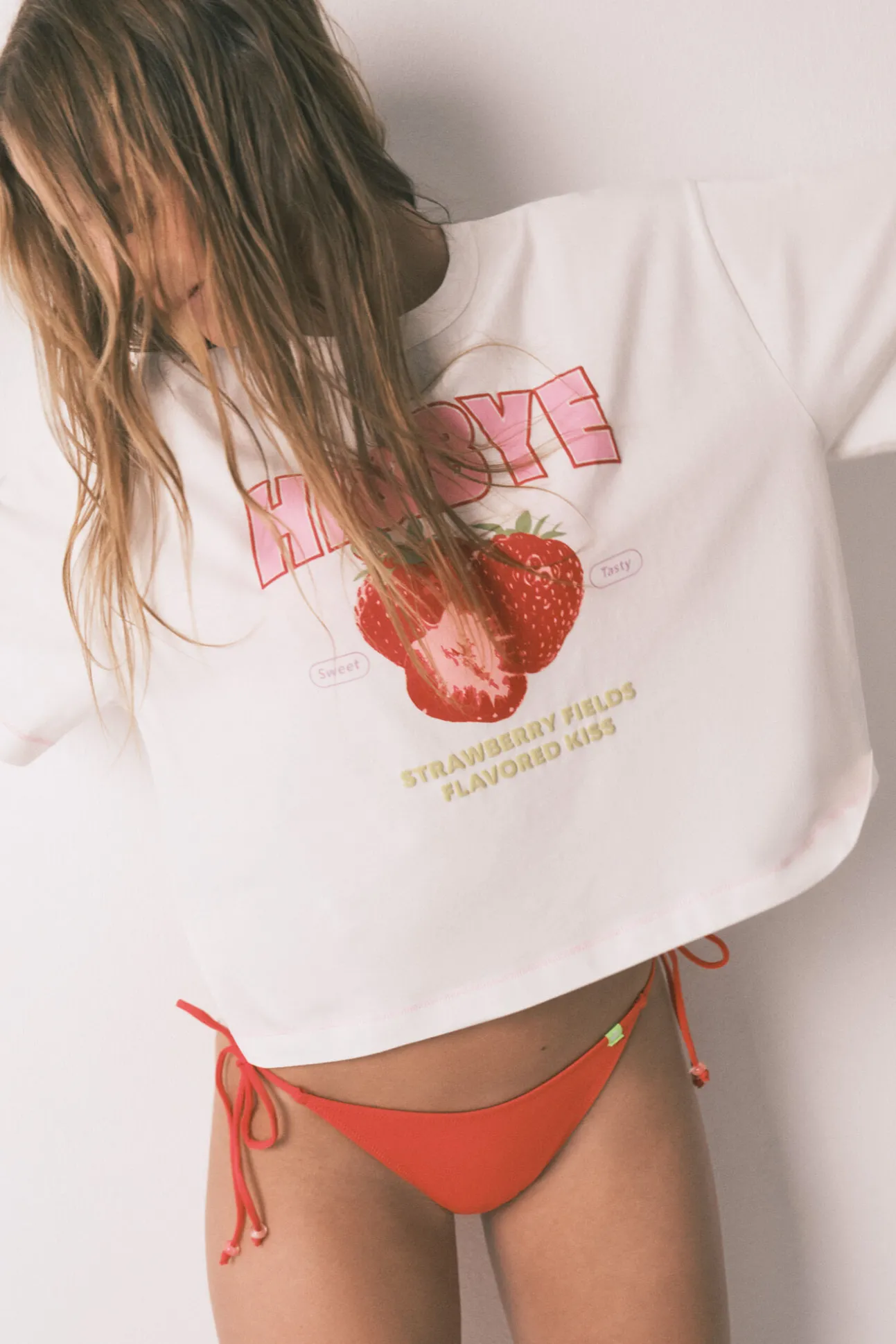 Cueca de biquíni de tiras vermelha