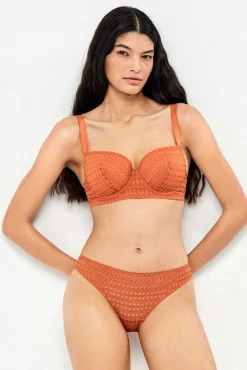 Cueca em renda geométrica