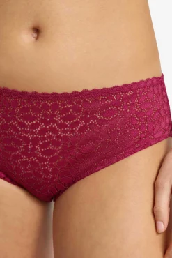 Cueca invisível de renda floral