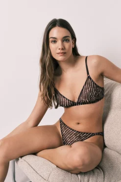 Cuecas brasileiras estampadas em tule granate