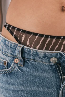Cuecas brasileiras estampadas em tule granate