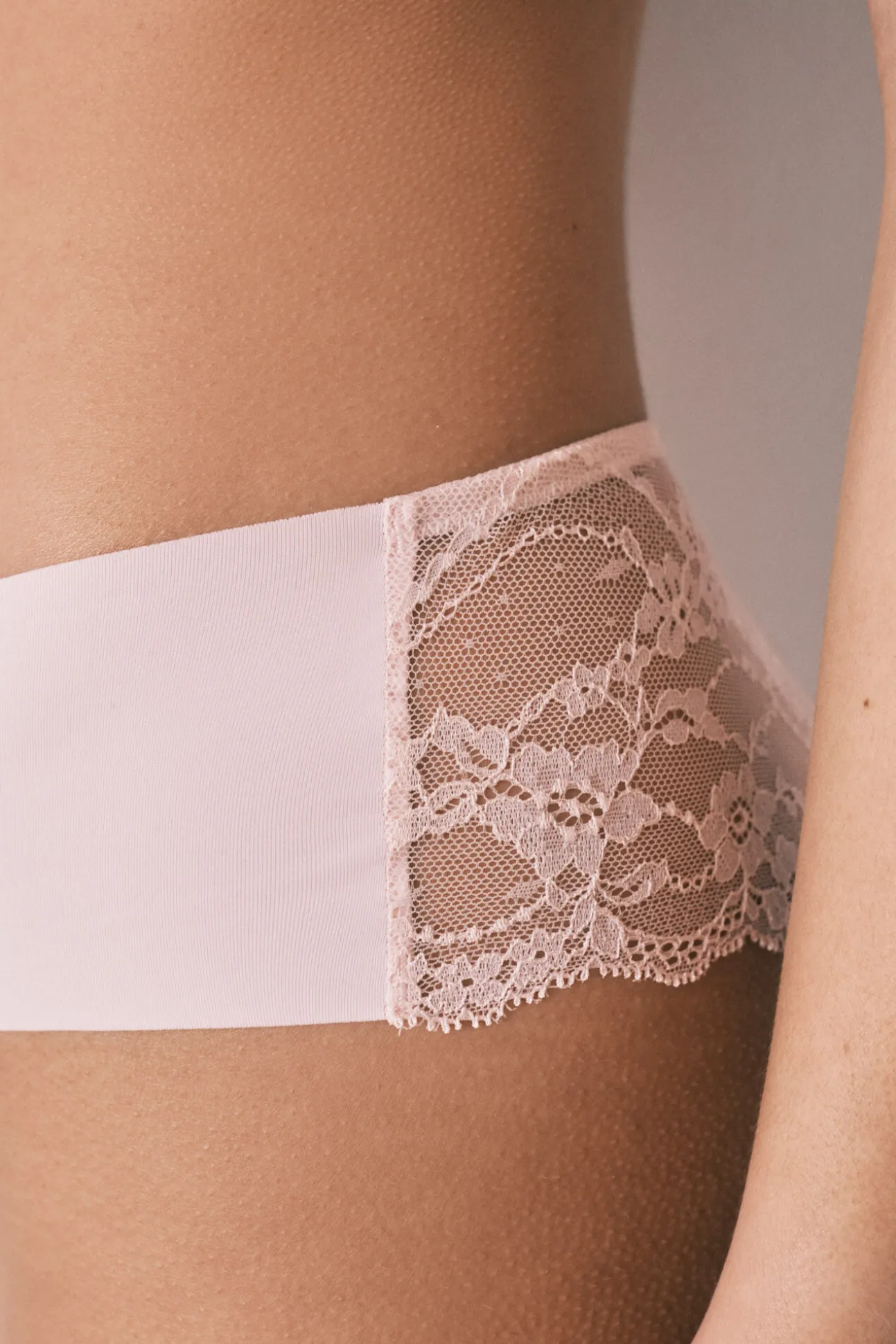 Cuecas brasileiras largas em microfibra e renda rosa