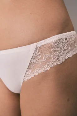 Cuecas clássicas em microfibra e renda rosas