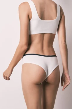 Cuequinha brasileira em algodão canelado branco