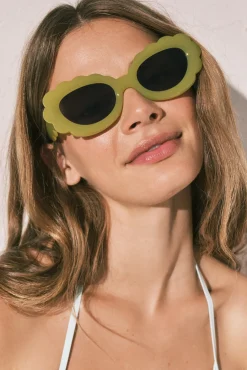 Óculos de sol com capa estampada