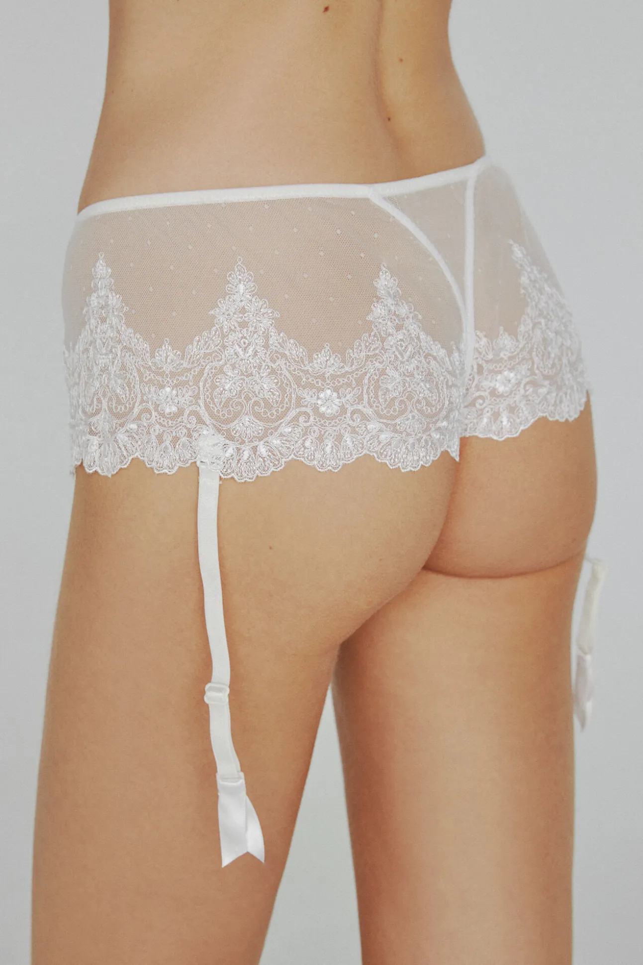Culotte Ivette Bridal em microtule plumetti bordado em branco