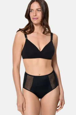 Efeito de barriga alta e lisa reduzindo calcinha