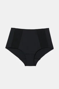 Efeito de barriga alta e lisa reduzindo calcinha