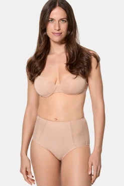Efeito de barriga alta e lisa reduzindo calcinha