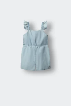Jardineiras curtas em denim leve para menina