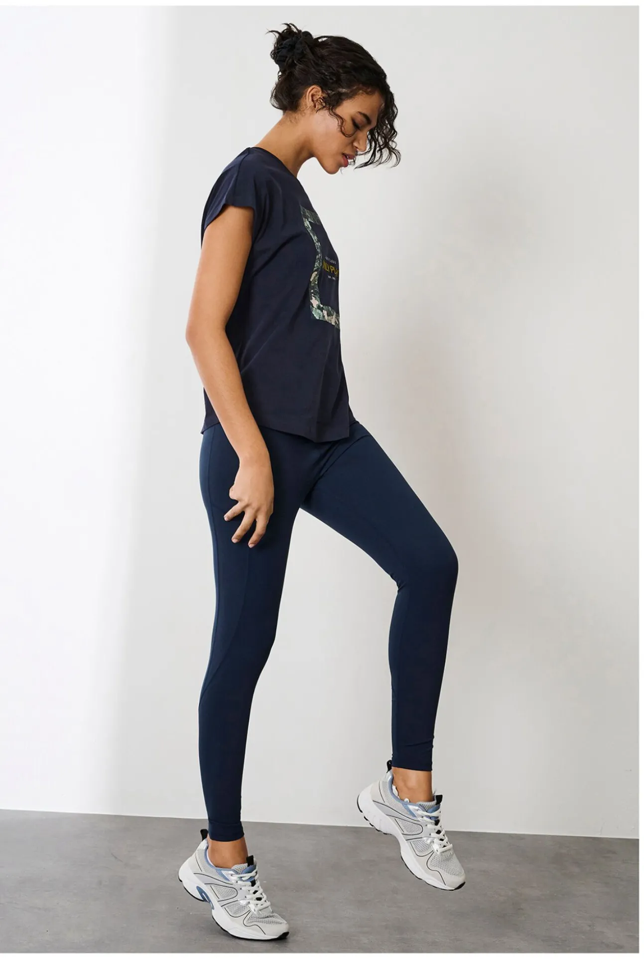 Legging cintura alta e bolso lateral