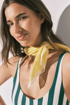 Lenço amarelo bolinhas brancas
