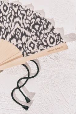 Leque estampado bicolor preto e branco