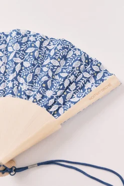 Leque estampado floral azul